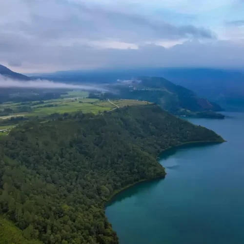 Menikmati Pesona Danau Toba: Pilihan Akomodasi dari Hotel Mewah hingga Homestay View Spektakuler