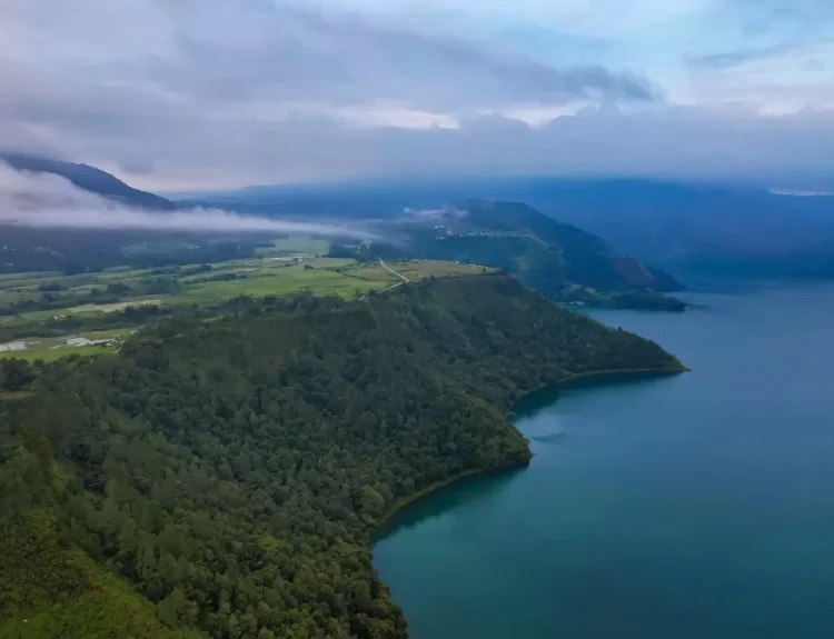 Menikmati Pesona Danau Toba: Pilihan Akomodasi dari Hotel Mewah hingga Homestay View Spektakuler