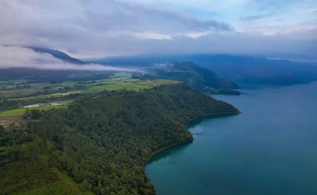 Menikmati Pesona Danau Toba: Pilihan Akomodasi dari Hotel Mewah hingga Homestay View Spektakuler